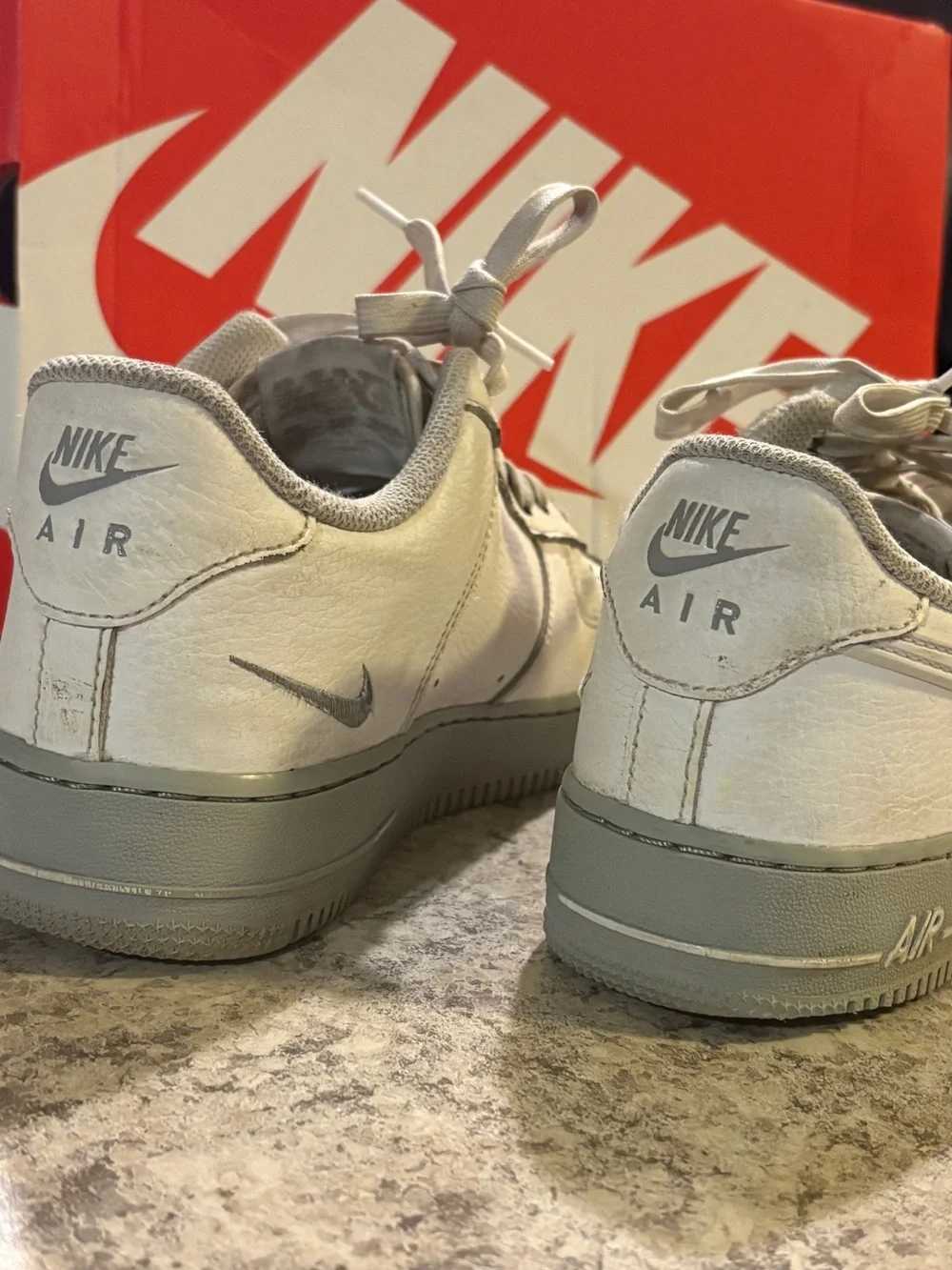Men’s 8 Nike Air Force 1 '07 White/Light Smoke Grey Low -